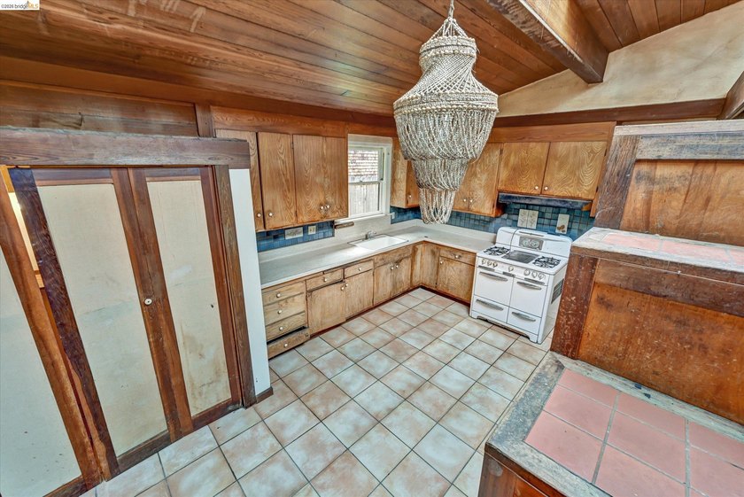 Located in the heart of South Berkeley, this property presents - photo 26