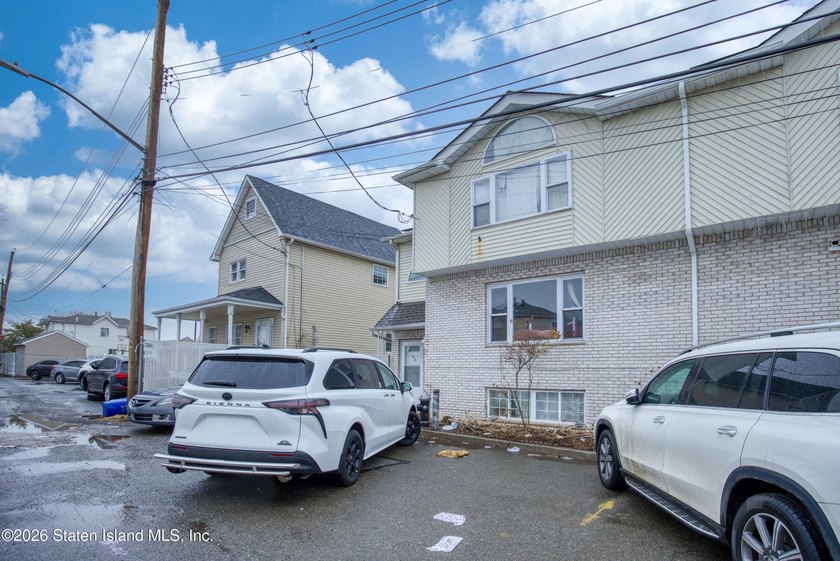 One family end unit townhouse consisting of three bedrooms - photo 29