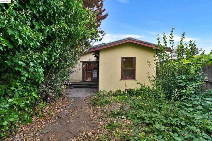 Located in the heart of South Berkeley, this property presents - photo 39