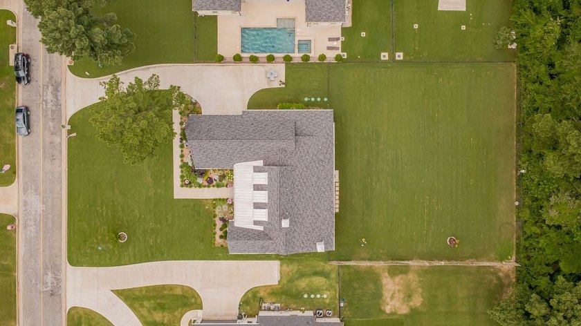 Experience refined luxury living in the highly sought-after - photo 40