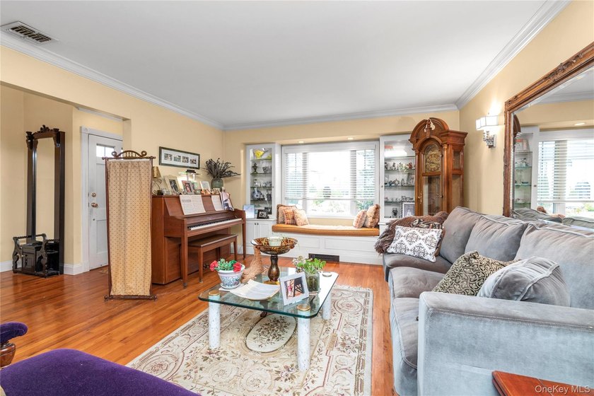 Welcome to this beautifully maintained split-level home located - photo 3