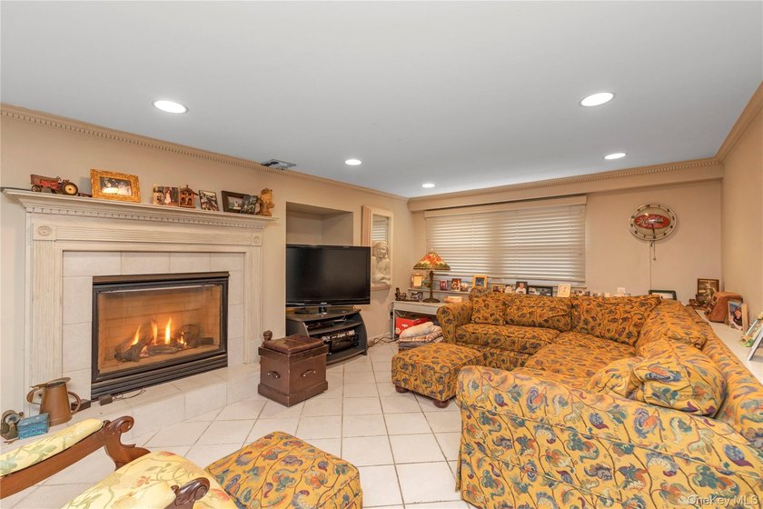 Welcome to this beautifully maintained split-level home located - photo 10