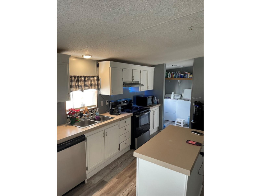 Under contract-accepting backup offers. Rare 4 bedroom find in - photo 23