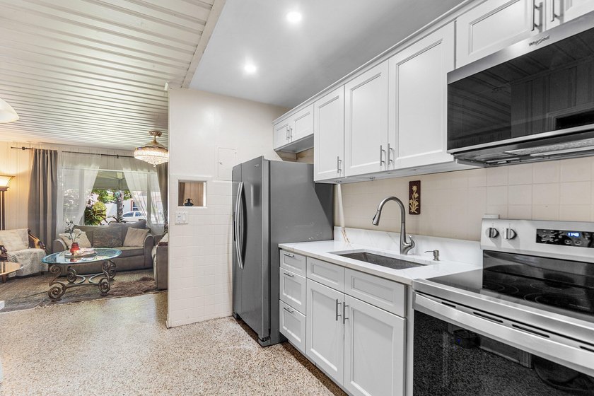 Welcome to this charming single-story residence This - photo 4