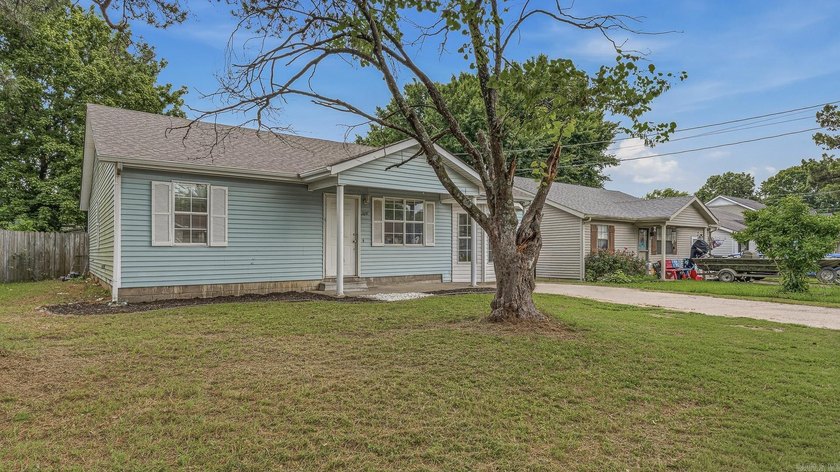 Conveniently located in central Paragould, 3-bedroom, 2-bathroom - photo 2