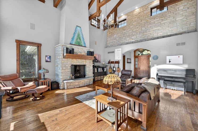Stunning 4,700sqft custom Craftsman home on a prime .58-acre lot - photo 13