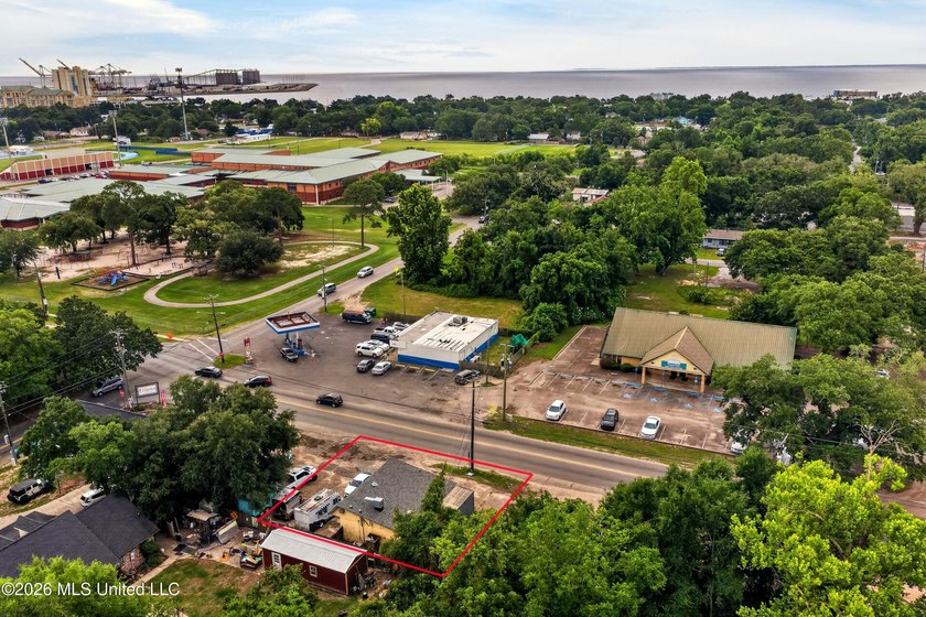 Commercial Opportunity in the Heart of Gulfport: This investment - photo 19