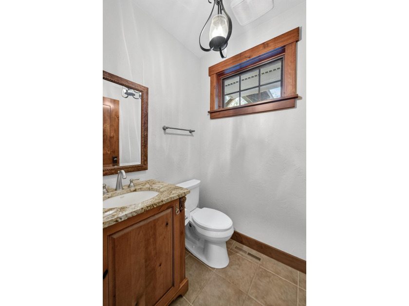 Stunning 4,700sqft custom Craftsman home on a prime .58-acre lot - photo 30