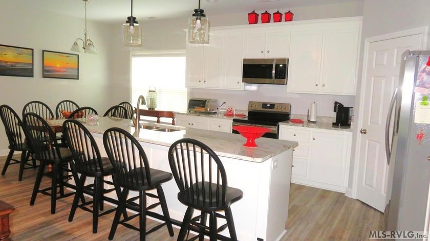 This beautiful 3-bedroom, 3-bathroom brick patio home is only - photo 11