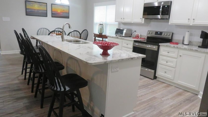 This beautiful 3-bedroom, 3-bathroom brick patio home is only - photo 12