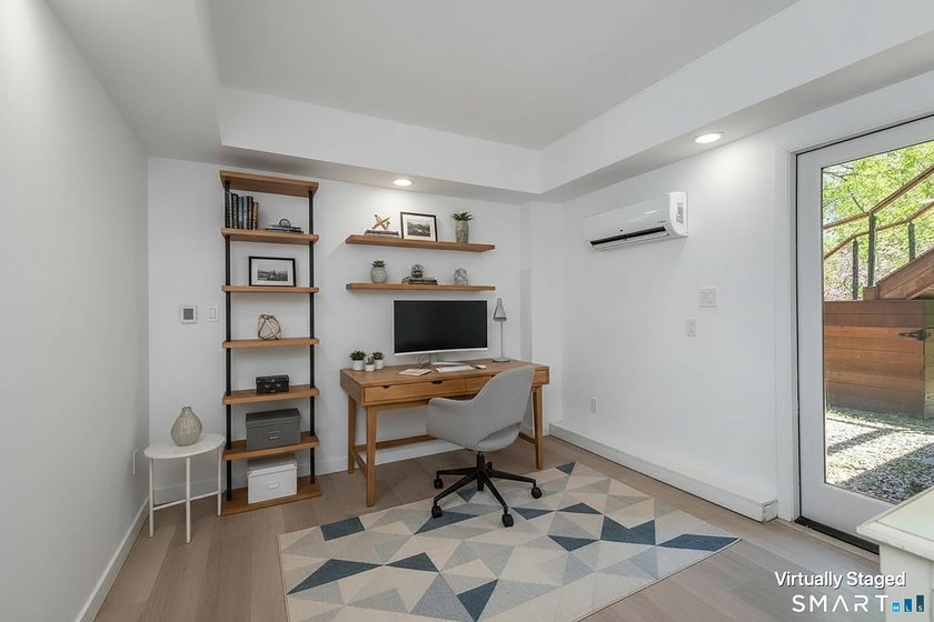 This 70s Modern home has been revamped to a 21st century - photo 15