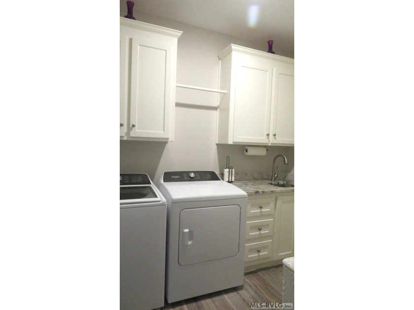 This beautiful 3-bedroom, 3-bathroom brick patio home is only - photo 32