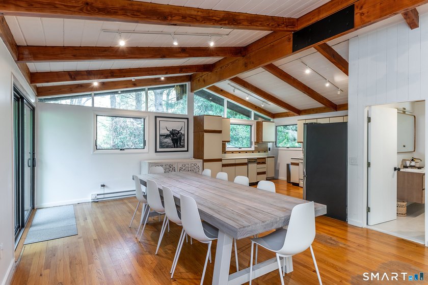 This 70s Modern home has been revamped to a 21st century - photo 33