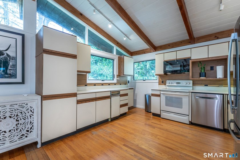 This 70s Modern home has been revamped to a 21st century - photo 35
