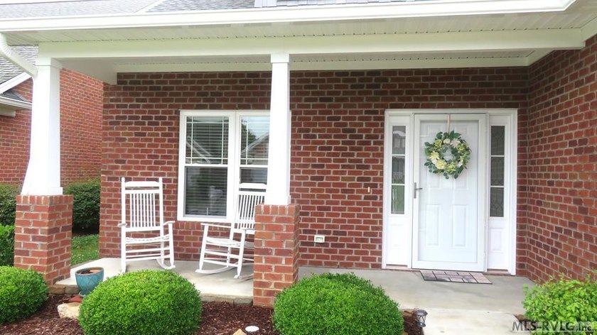 This beautiful 3-bedroom, 3-bathroom brick patio home is only - photo 37