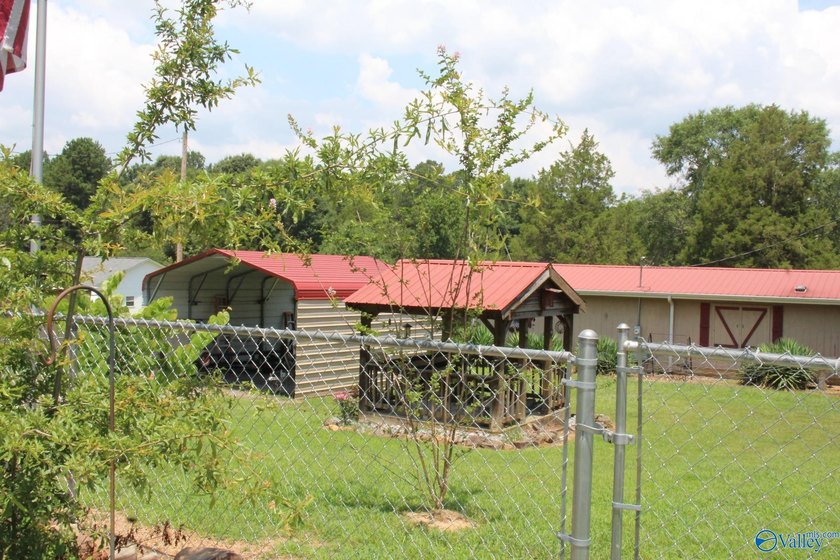 This is your chance for paradise on the lake, this home has it - photo 5
