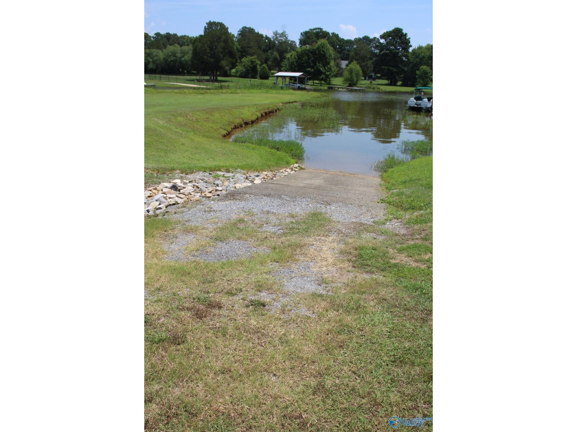 This is your chance for paradise on the lake, this home has it - photo 9