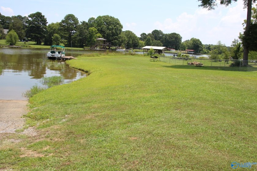 This is your chance for paradise on the lake, this home has it - photo 10