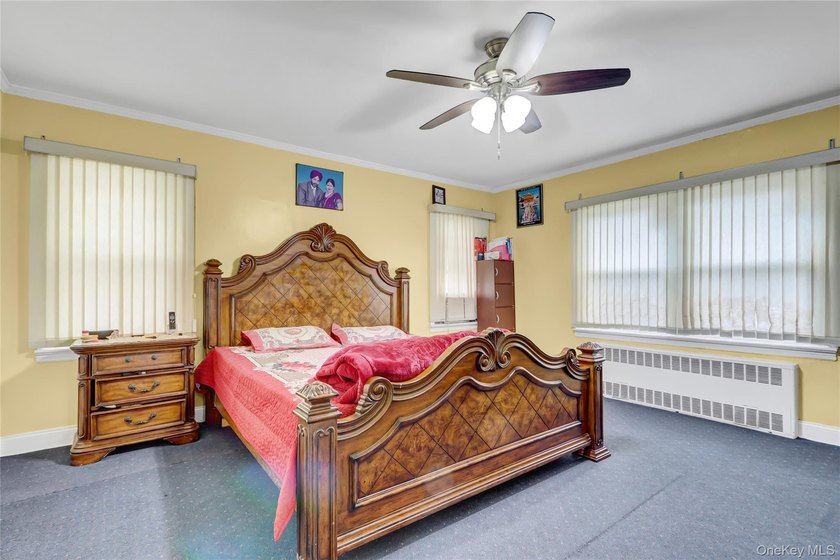 Welcome to this beautifully maintained 4-bedroom, 3-bathroom - photo 11