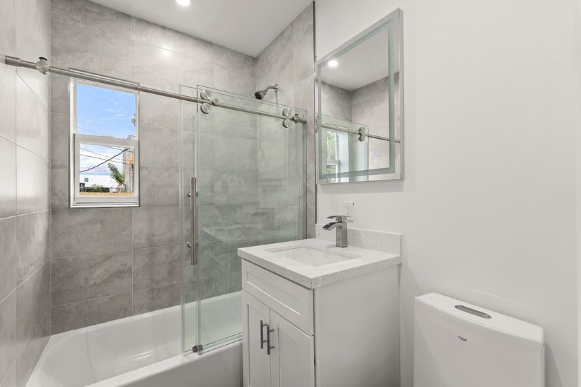 Fully renovated 3 bedroom, 2 bathroom home that lives like new - photo 15