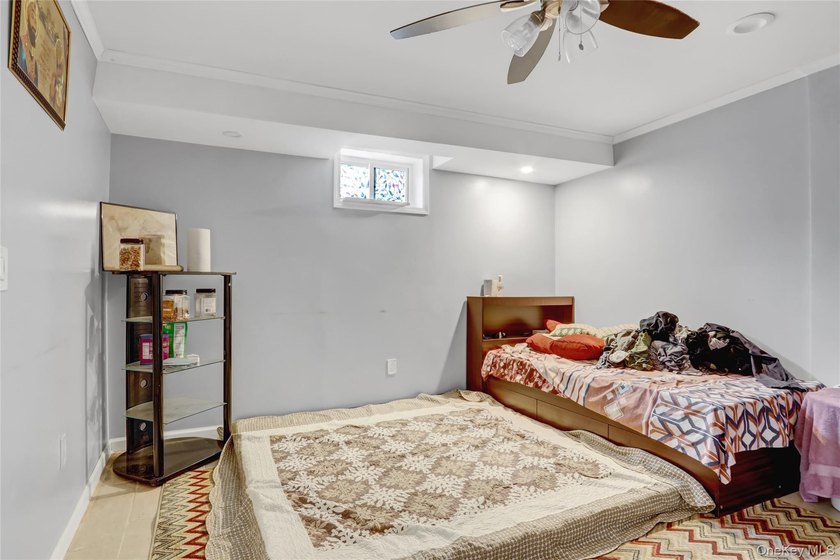 Welcome to this beautifully maintained 4-bedroom, 3-bathroom - photo 18