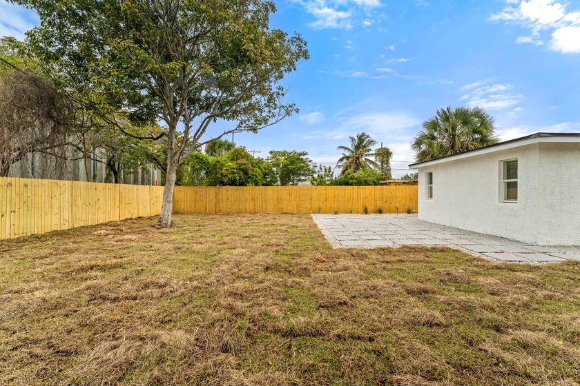 Fully renovated 3 bedroom, 2 bathroom home that lives like new - photo 22