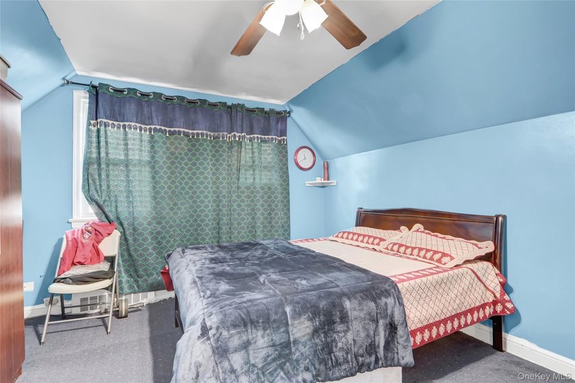 Welcome to this beautifully maintained 4-bedroom, 3-bathroom - photo 23