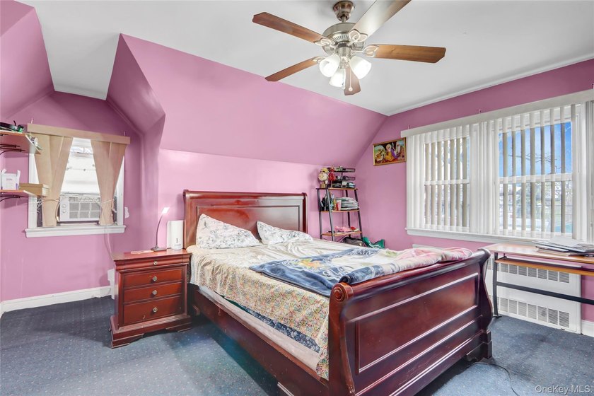 Welcome to this beautifully maintained 4-bedroom, 3-bathroom - photo 24