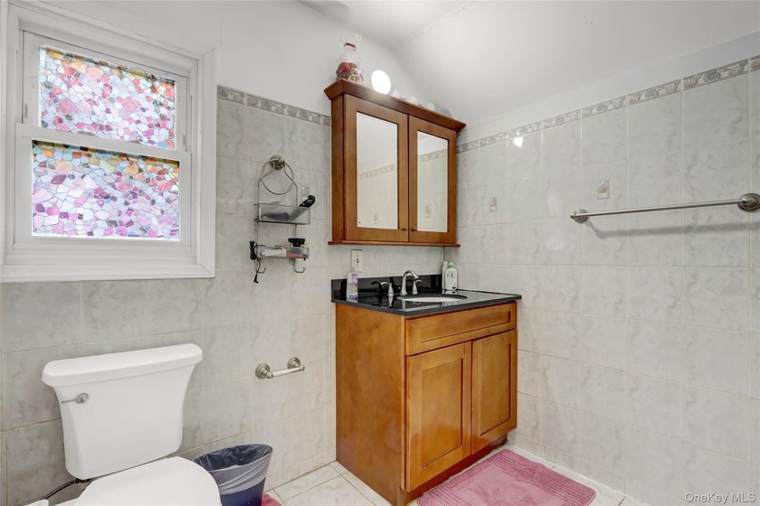 Welcome to this beautifully maintained 4-bedroom, 3-bathroom - photo 25