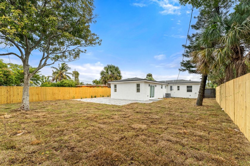 Fully renovated 3 bedroom, 2 bathroom home that lives like new - photo 28
