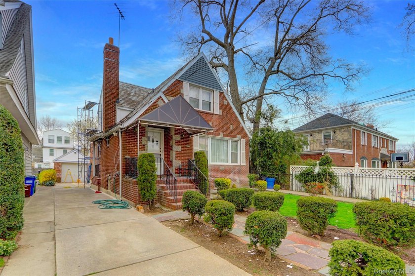 Welcome to this beautifully maintained 4-bedroom, 3-bathroom - photo 29
