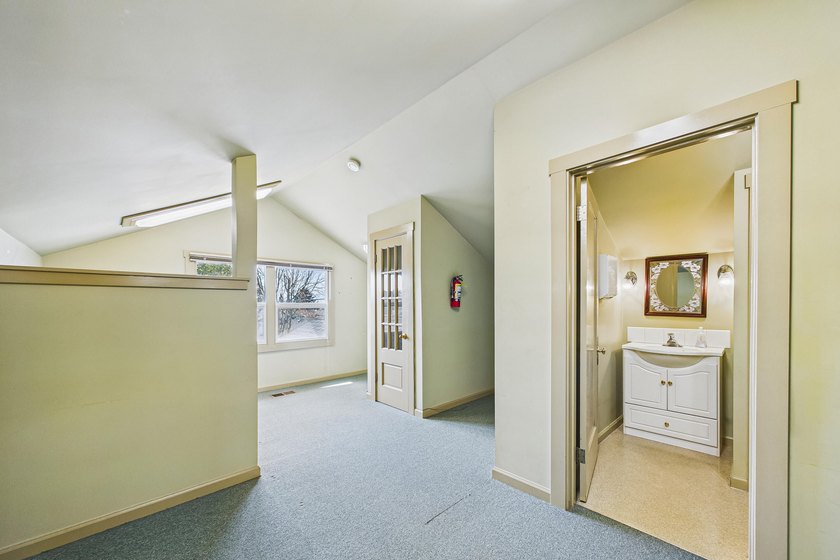 Located in popular Henderson Center this 2 story, 2,940 sq ft - photo 31