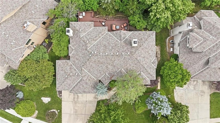 LUXURY LIVING WITH BREATHTAKING VIEWS IN CEDAR CREEK! Stunning - photo 3