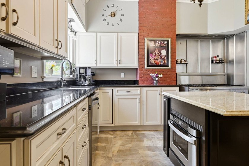439 Richmond Ave, Buffalo, New York, 14222. Stately and - photo 12