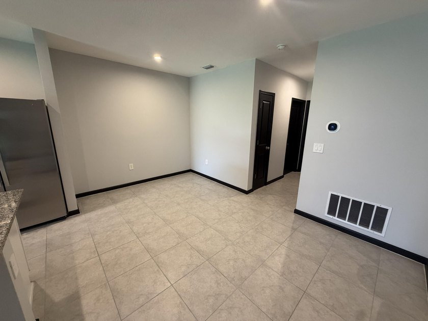 This immaculate Freshly painted 3-bedroom, 2-bathroom and a 2 - photo 12