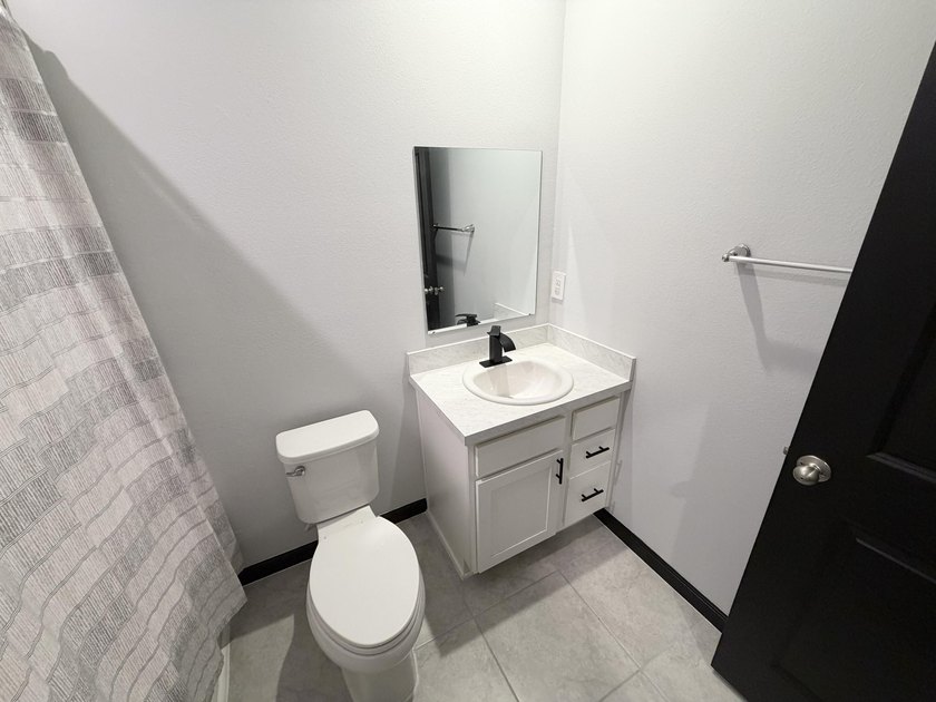 This immaculate Freshly painted 3-bedroom, 2-bathroom and a 2 - photo 15