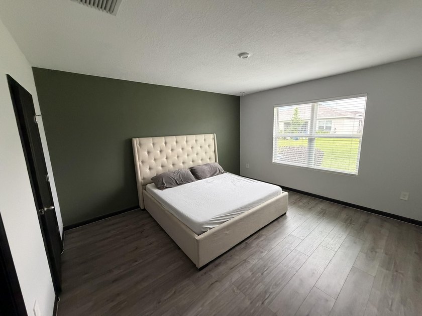 This immaculate Freshly painted 3-bedroom, 2-bathroom and a 2 - photo 26