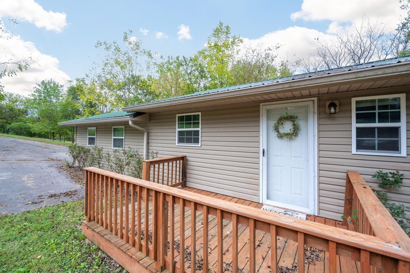 This cozy one level home offers easy living with an open layout - photo 3