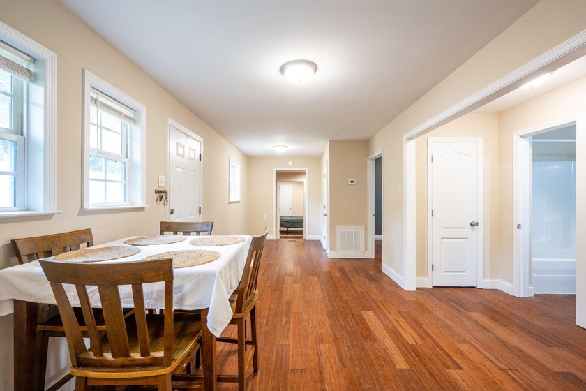 This cozy one level home offers easy living with an open layout - photo 4