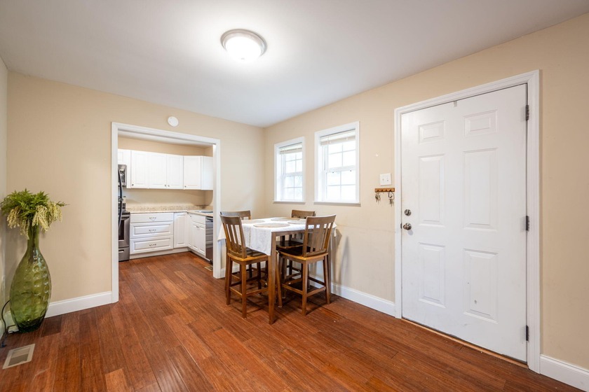 This cozy one level home offers easy living with an open layout - photo 5