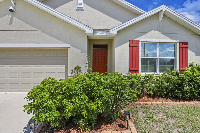 Location, location, location! Beautiful 4-bedroom, 2-bath home - photo 4