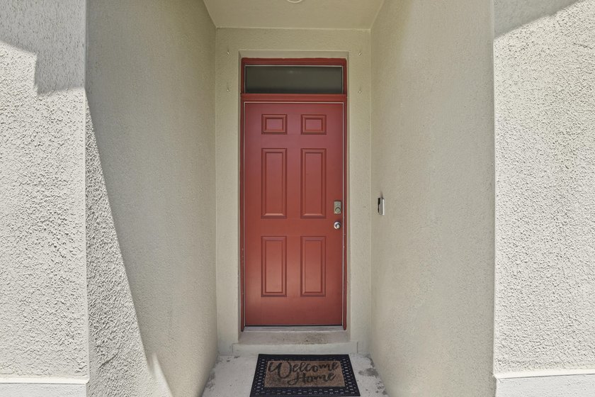 Location, location, location! Beautiful 4-bedroom, 2-bath home - photo 5