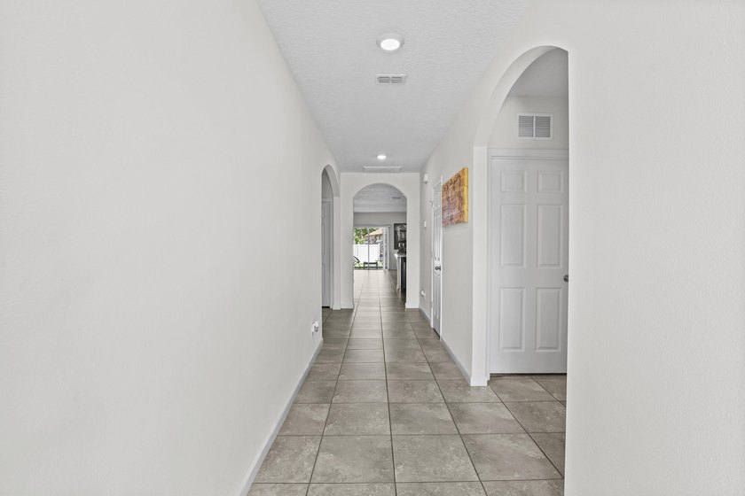 Location, location, location! Beautiful 4-bedroom, 2-bath home - photo 7