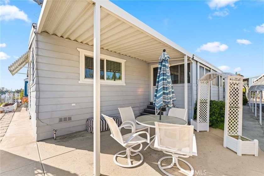 This is a beautifully remodeled home with 2 bedrooms and 2 - photo 29