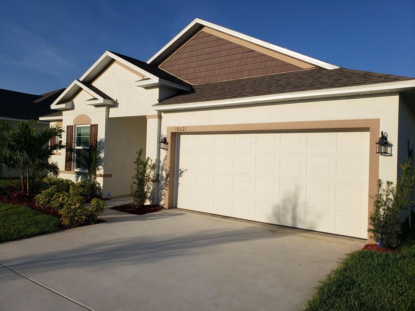 Lowest priced 4 bedroom home in Crosstown Commons. Upgraded - photo 3