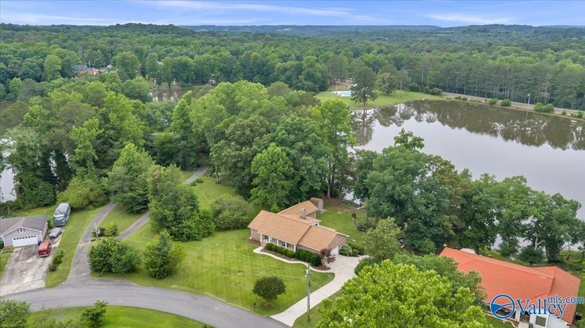 A sanctuary like no other - bring your swimsuits, kayaks, tennis - photo 2