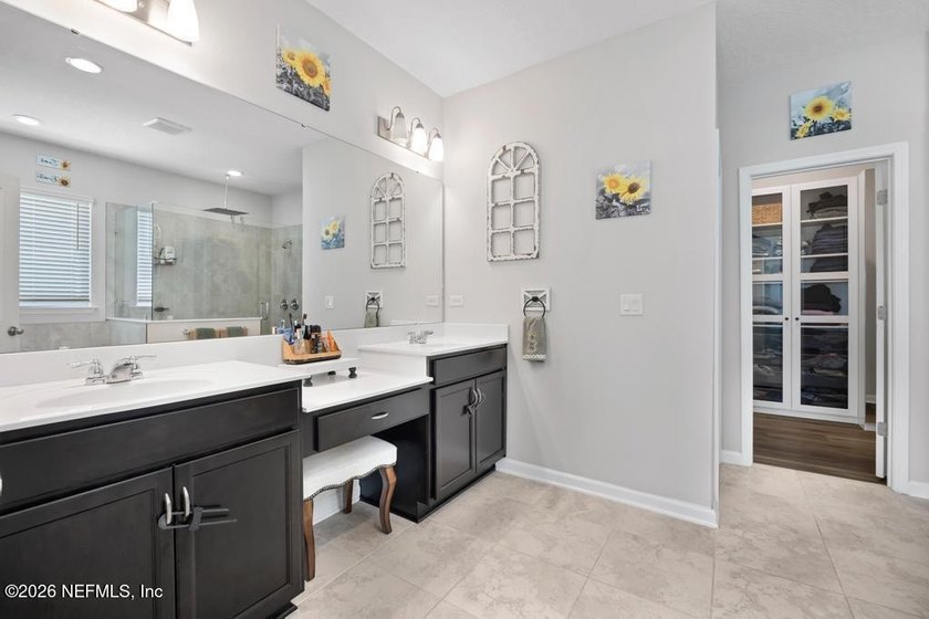 Welcome to 45 Lomond Court, a thoughtfully upgraded lakefront - photo 31