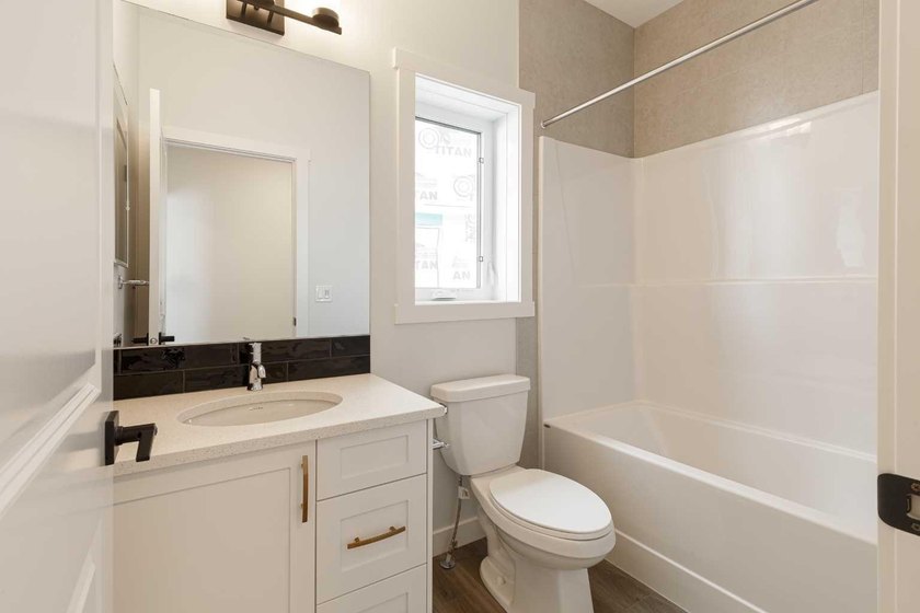 Welcome to this exceptional bungalow offering over 2,500 sq. ft - photo 22