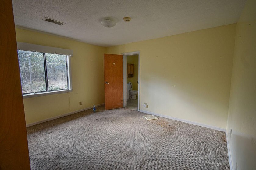 Flexible Zoning! Positioned on 5 picturesque acres, this - photo 33