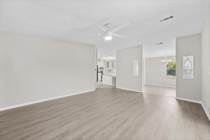 Spacious 2 bedroom, 2 bath home on a corner lot in the desirable - photo 11